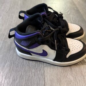 Nike Kids Black and White Sneakers with Purple Accents